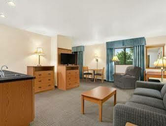 Super 8 By Wyndham Wi Hotel 2*