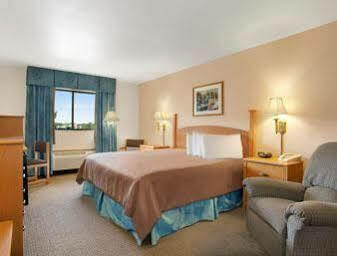Super 8 By Wyndham Wi 2*