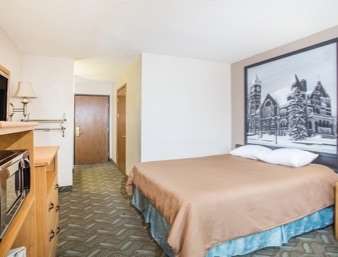 Super 8 By Wyndham Wi Hotel 2*