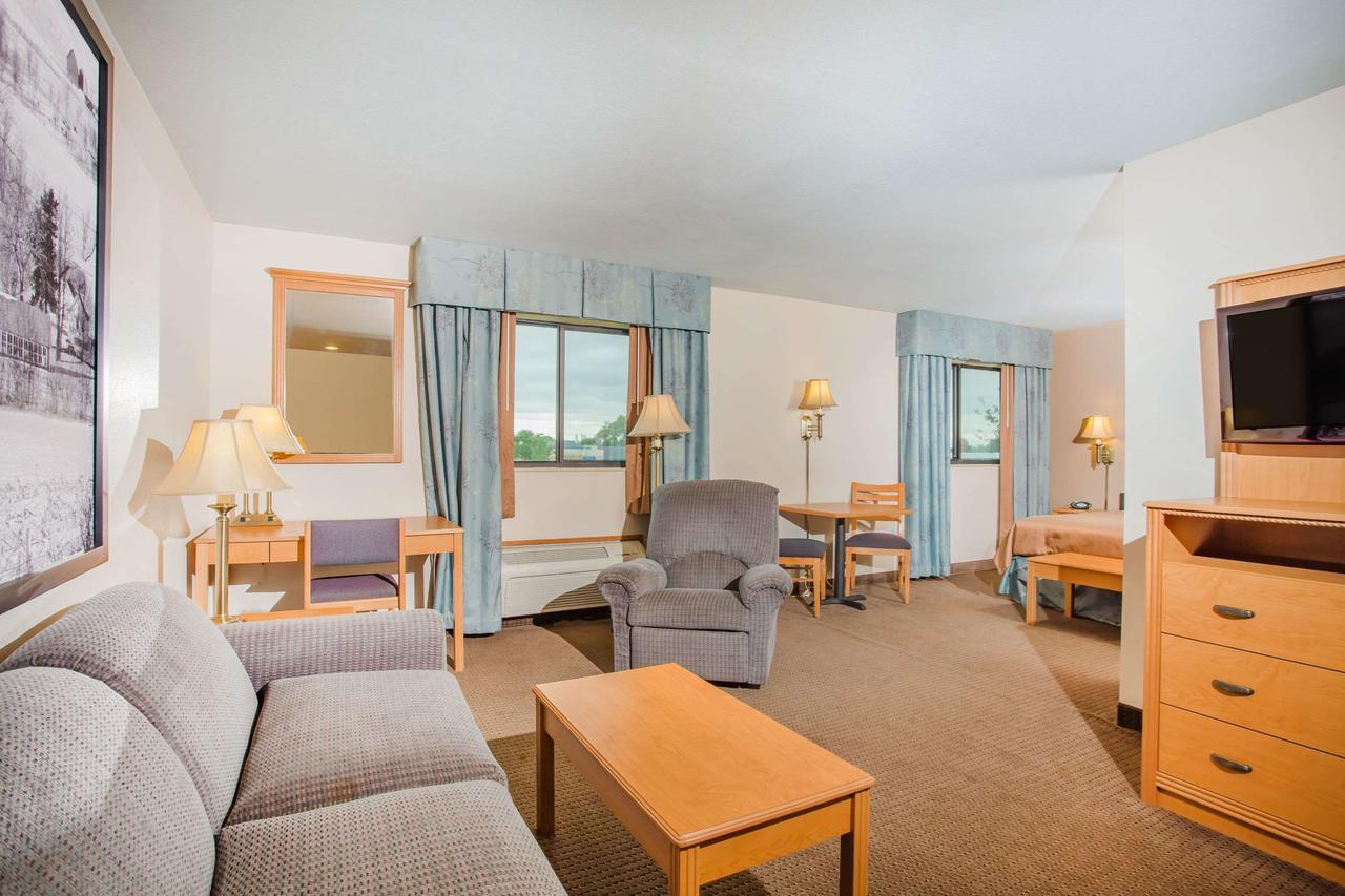Super 8 By Wyndham Wi Hotel 2*